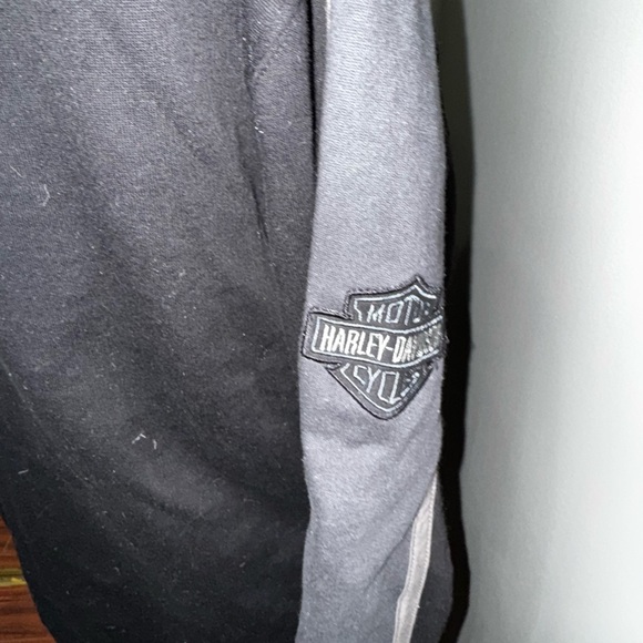 Harley-Davidson Men's Black and Gray Sweatshirt - Picture 10 of 13
